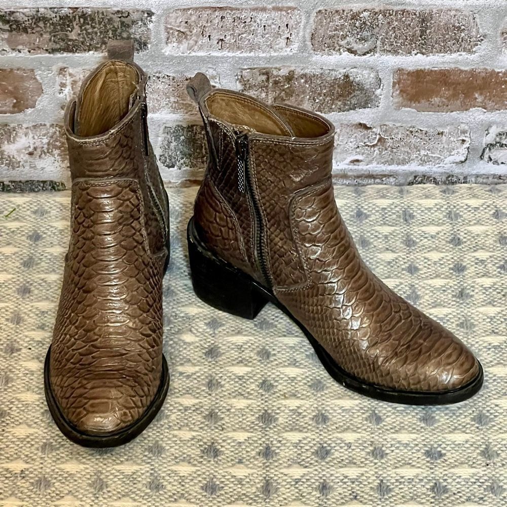 Donald Pilner gray/Brown Snake Skin Ankle Boots Western‎ size 6